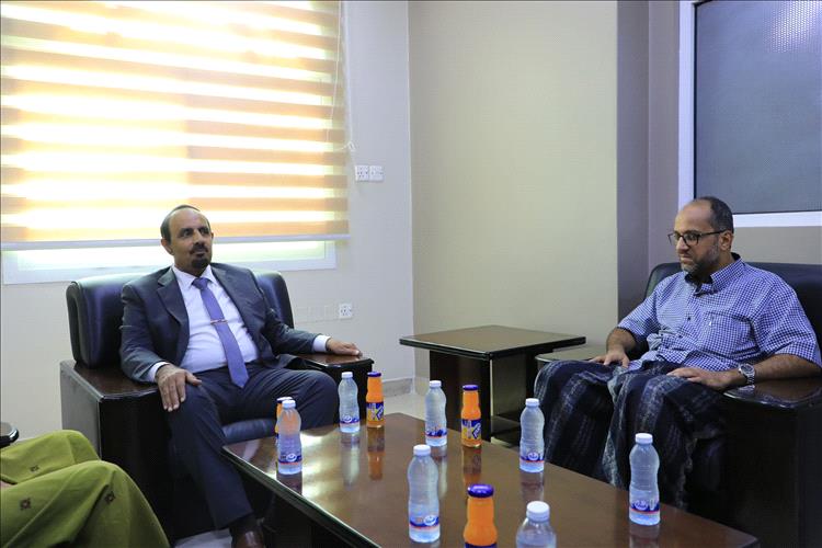 ​محافظ حضرموت الأستاذ مبخوت بن ماضي يبحث مع رئيس الغرفة التجارية الأوضاع التموينية وسبل تعزيز الاستثمار للدفع بعجلة التنمية