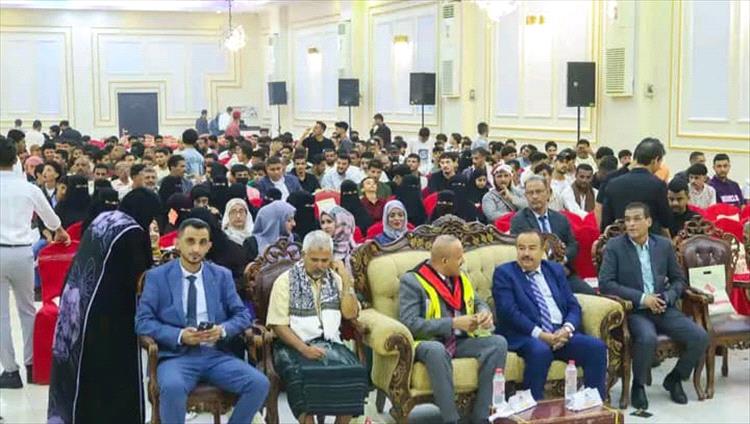 بحضور الوزير البكري ورئيس جامعة عدن والوكيل الشبحي... الجامعة الألمانية الدولية تكرم طلابها الأوائل