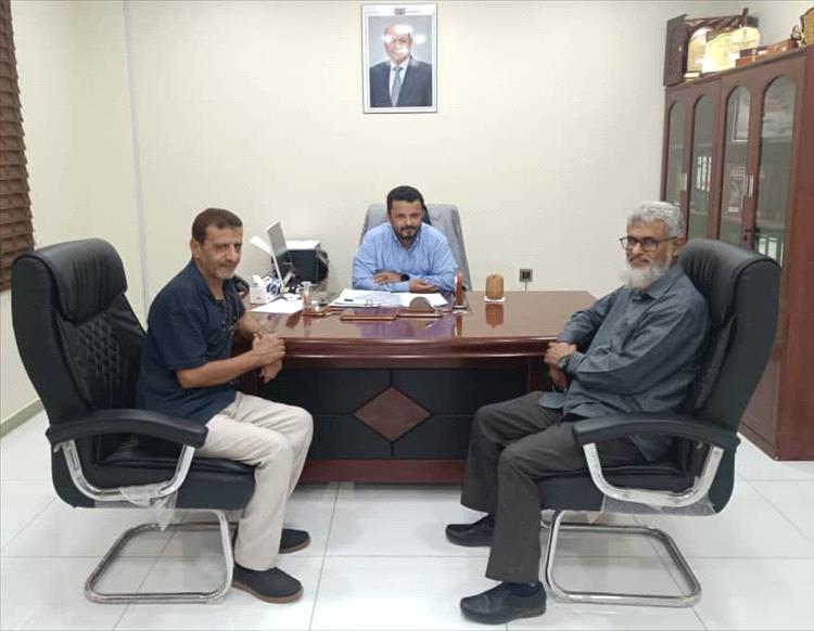 خطوة نحو تطوير التعليم الصحي.. لقاء يجمع كلية الصيدلة عدن والمركز الوطني للمختبرات
