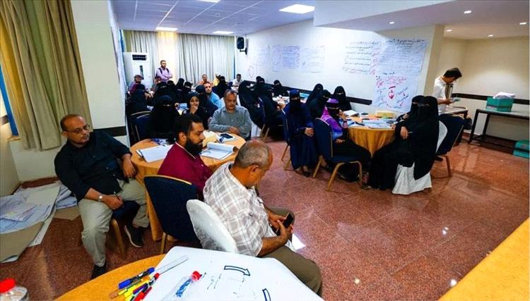 فريق البرنامج السعودي يطلّع على سير التدريب في مشروع الشهادات الدولية المهنية في التدريس بعدن