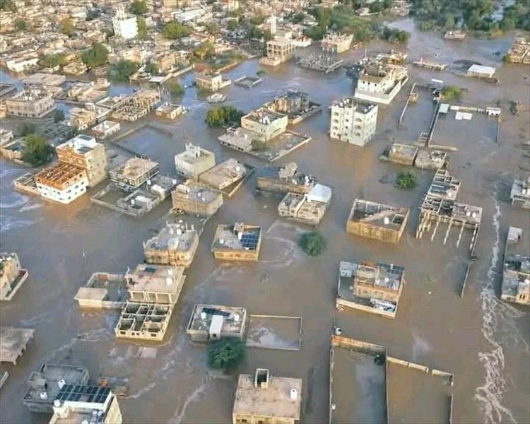 قيادة ومنتسبو قوات الواجب السعودية 802 بعدن تقدّم أكثر من 42 مليون ريال لمتضرري السيول في عدن