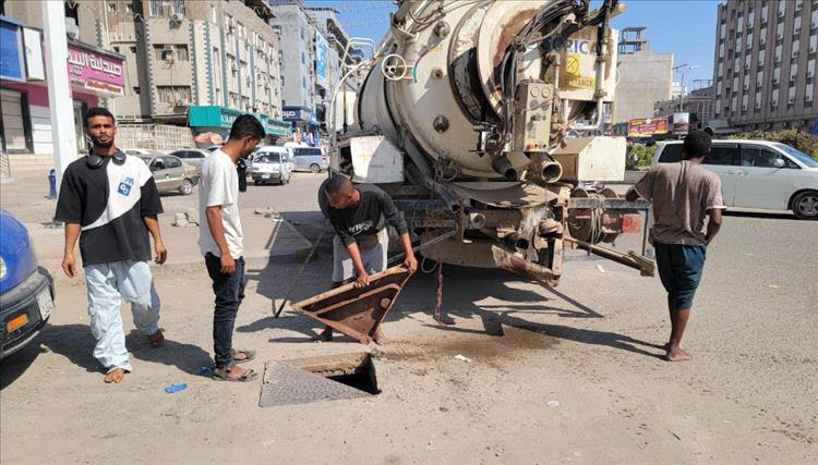 مدير عام المنصورة يوجه بتنفيذ حملة تنظيف شبكة الصرف الصحي بالمديرية