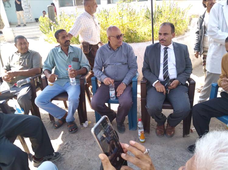 وزارة الزراعة والري توزع أغنامًا للأسر الأشد فقرًا في عدن بتمويل من منظمة