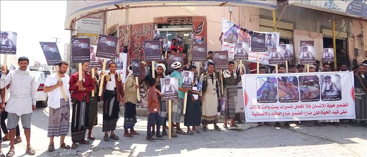المهرة.. وقفة احتجاجية للمطالبة بالقبض على قتلة الطفل همّام الجرادي
