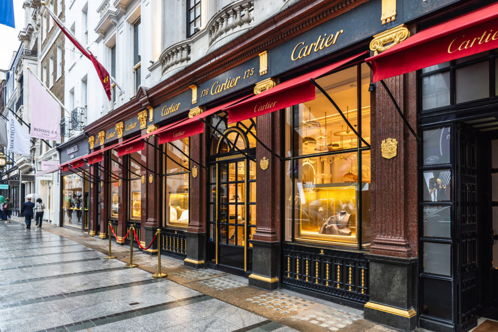 ارتفاع الطلب الغربي على الذهب في سعيه نحو الأصول الصعبة