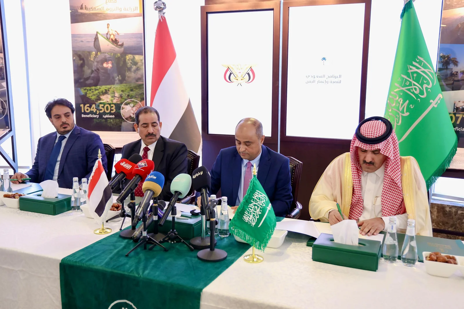 الإعلان عن اتفاقيتين تنمويتين بين حكومة عدن والسعودية تلاعب إعلامي