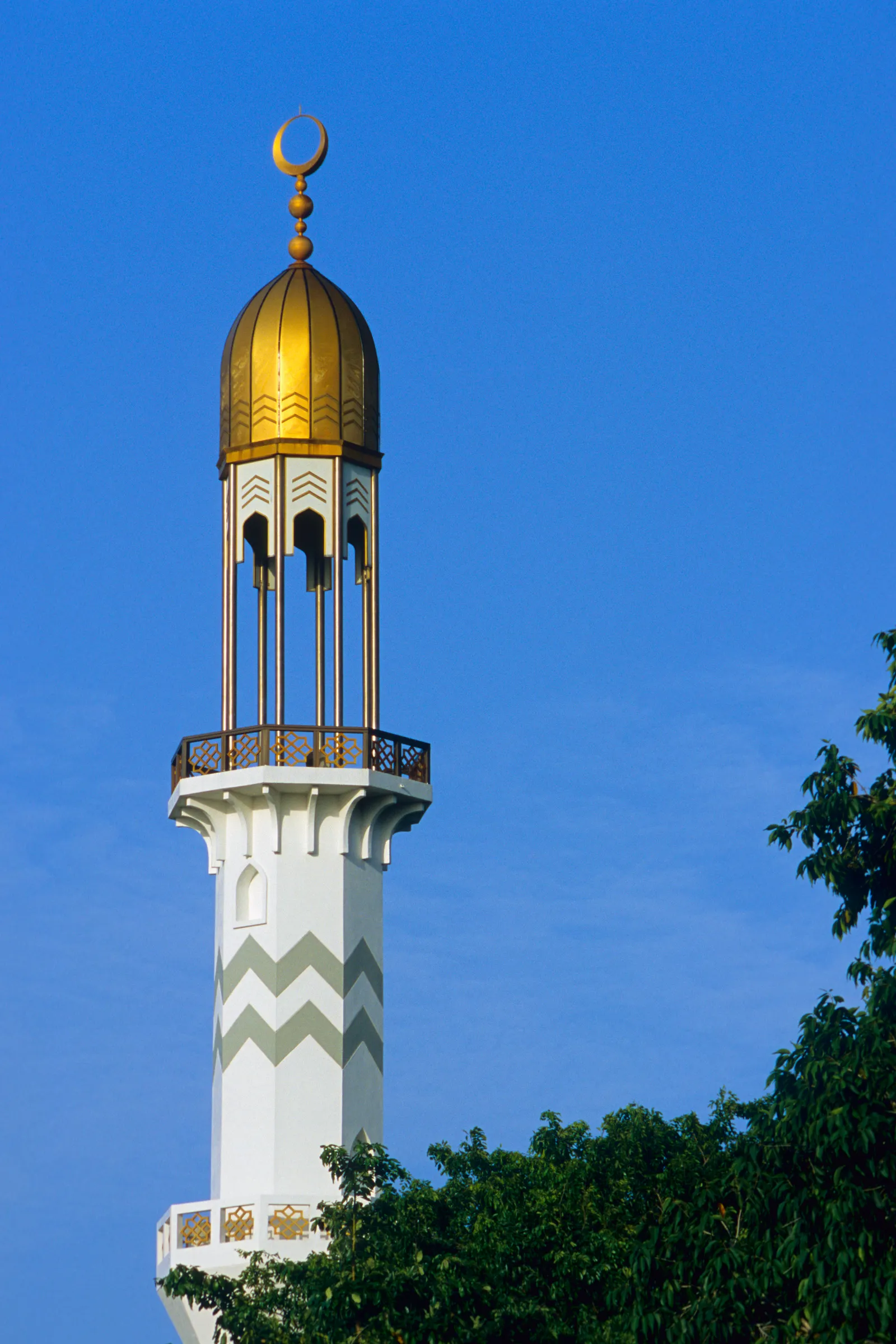 يمكن لركاب الرحلة زيارة مسجد الجمعة الكبير ذو القبة الذهبية في المالديف