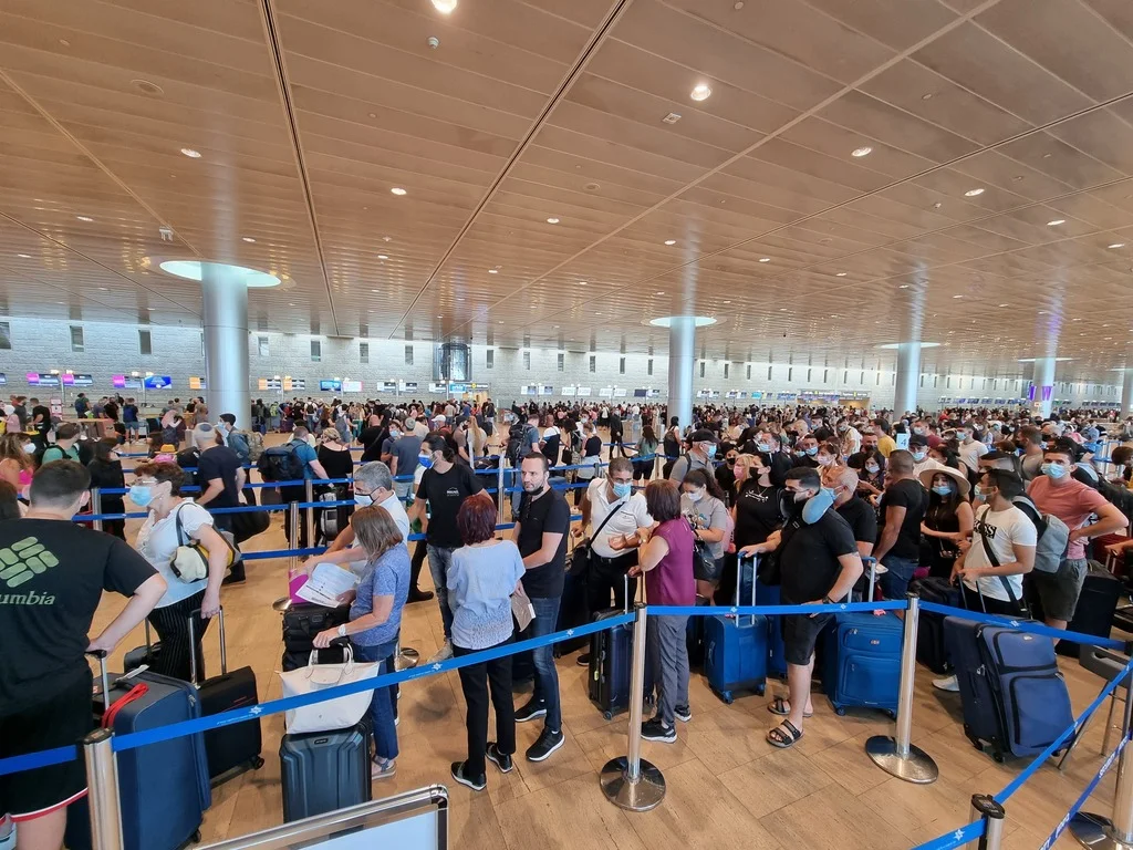 خروج أكثر من 125 ألف فرد إسرائيل تعبر عن قلقها