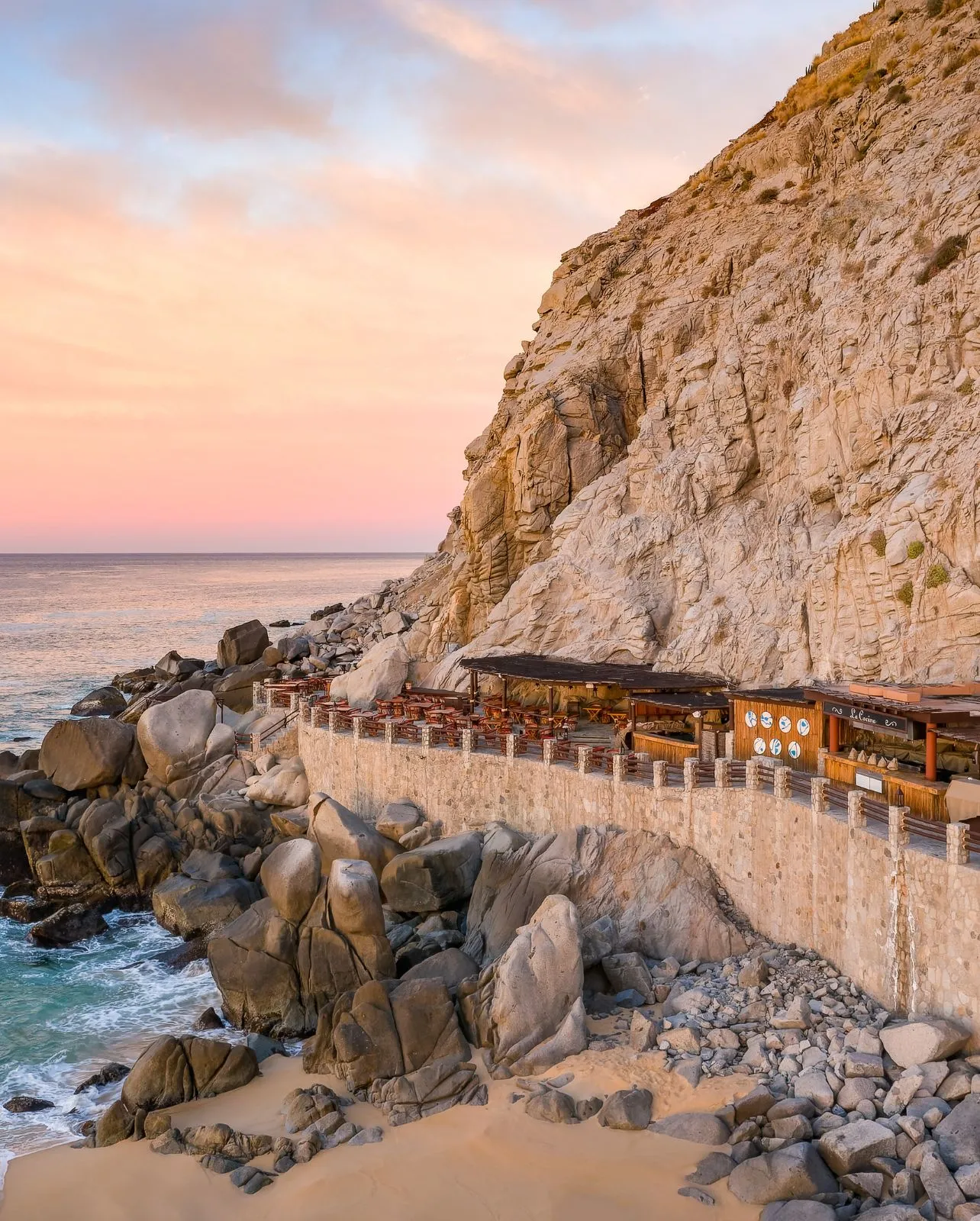 إل فارالون تجربة طعام دراماتيكية في والدورف أستوريا لوس كابوس بيدريجال