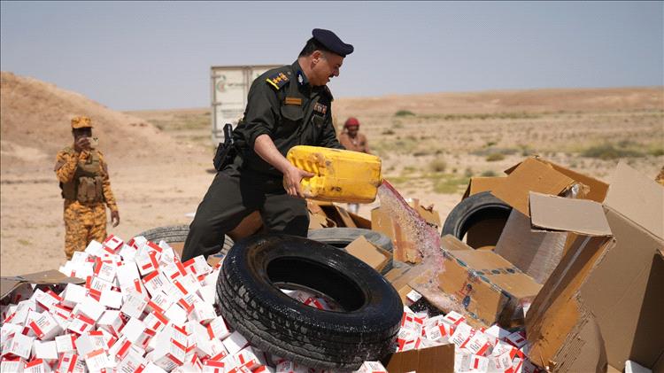 نيابة المهرة تتلف كميات من الأدوية المهربة والمضبوطات المحظورة