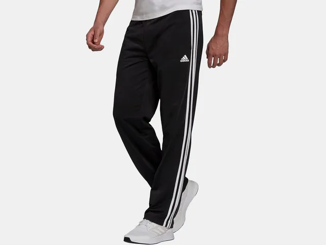 هناك العديد من منتجات أديداس المريحة للبيع الآن في يوم