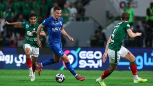 أخطاء تحكيمية مثيرة للجدل: 3 ركلات جزاء لم تُحتسب في مباراة الهلال والاتفاق | كووورة