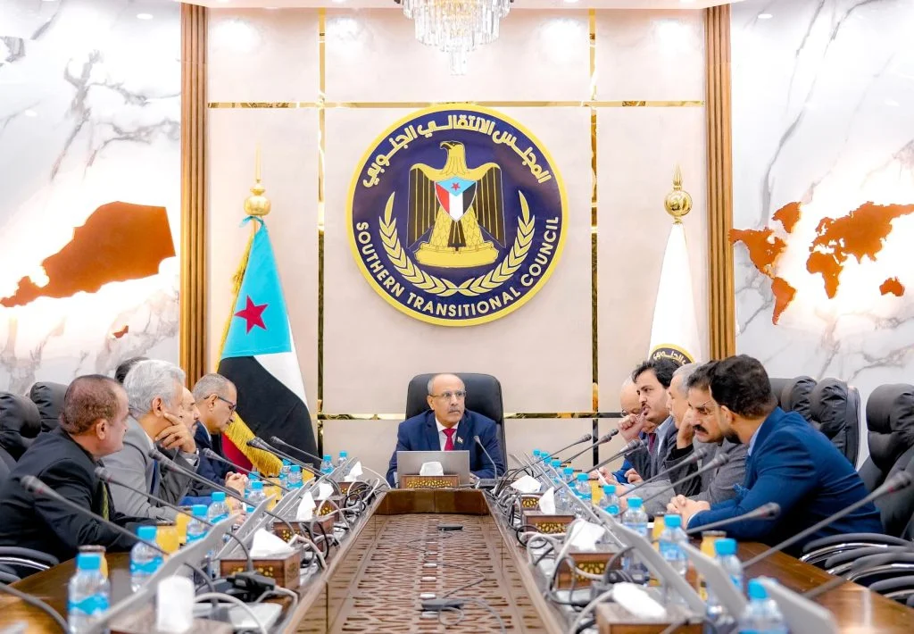 أزمة الكهرباء في عدن وزارة الكهرباء تقدم مبررات بينما يطالب