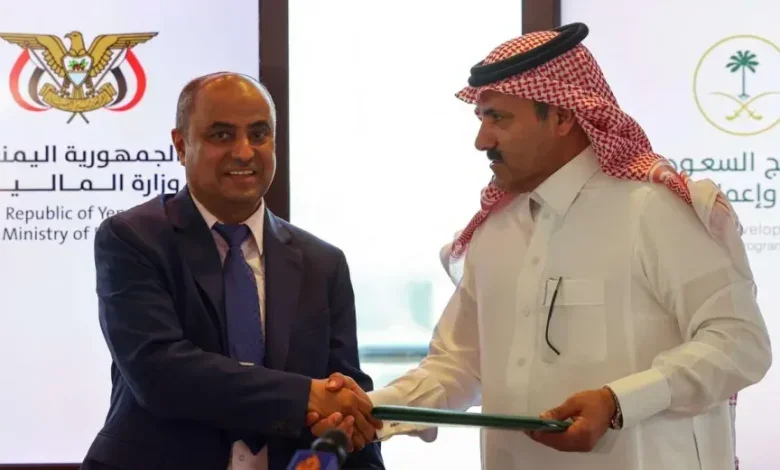 أزمة حادة لحكومة عدن ما سبب تأخر منحة السعودية البالغة