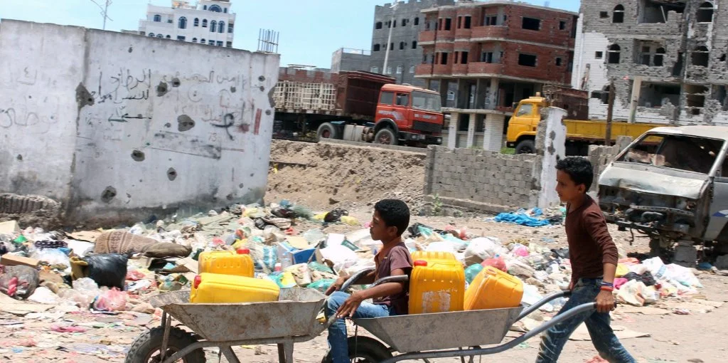 أزمة مياه حادة في عدن أسباب توقف الإمدادات إلى المنازل