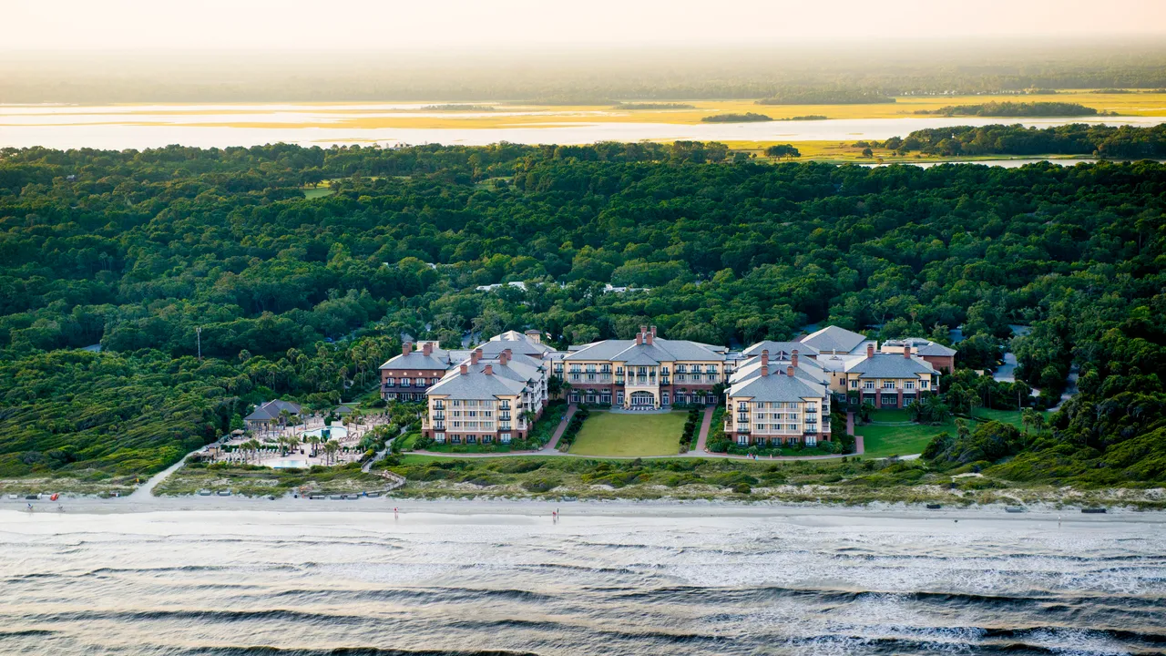 أفضل 15 منتجعًا في الولايات المتحدة لإقامة لا تُنسى