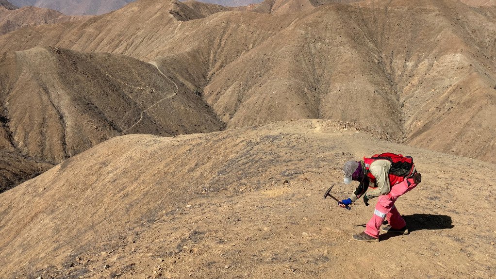 أنغلوغولد تنسحب من مشاريع شركة لاتين ميتالز في الأرجنتين