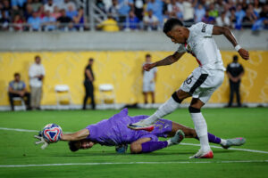 أول تعليق لياسين بونو عقب تجديد عقده مع الهلال – 365Scores