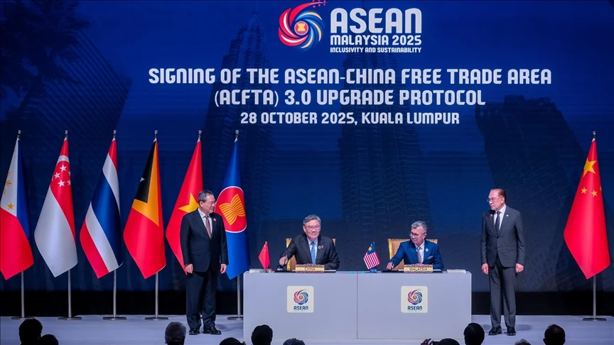 اتفاق الصين وآسيان 30 اقتصاد حر في مياه مضطربة بالصراعات