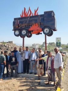 اخبار المناطق – تدشين النصب التذكاري لضحايا محرقة القاطرة في تعز تخليدًا لمعاناة الحصار وآثارها