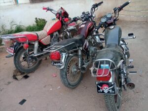 اخبار المناطق – تنسيق أمني بين ساحل ووادي حضرموت يؤدي إلى القبض على عصابة سرقة الدراجات النارية