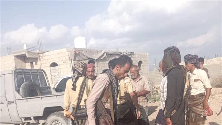 قائد كتيبة الطوارئ حزام أمني أبين يقدم واجب العزاء لأسرة الشهيد البطل أحمد مثنى البسيسي