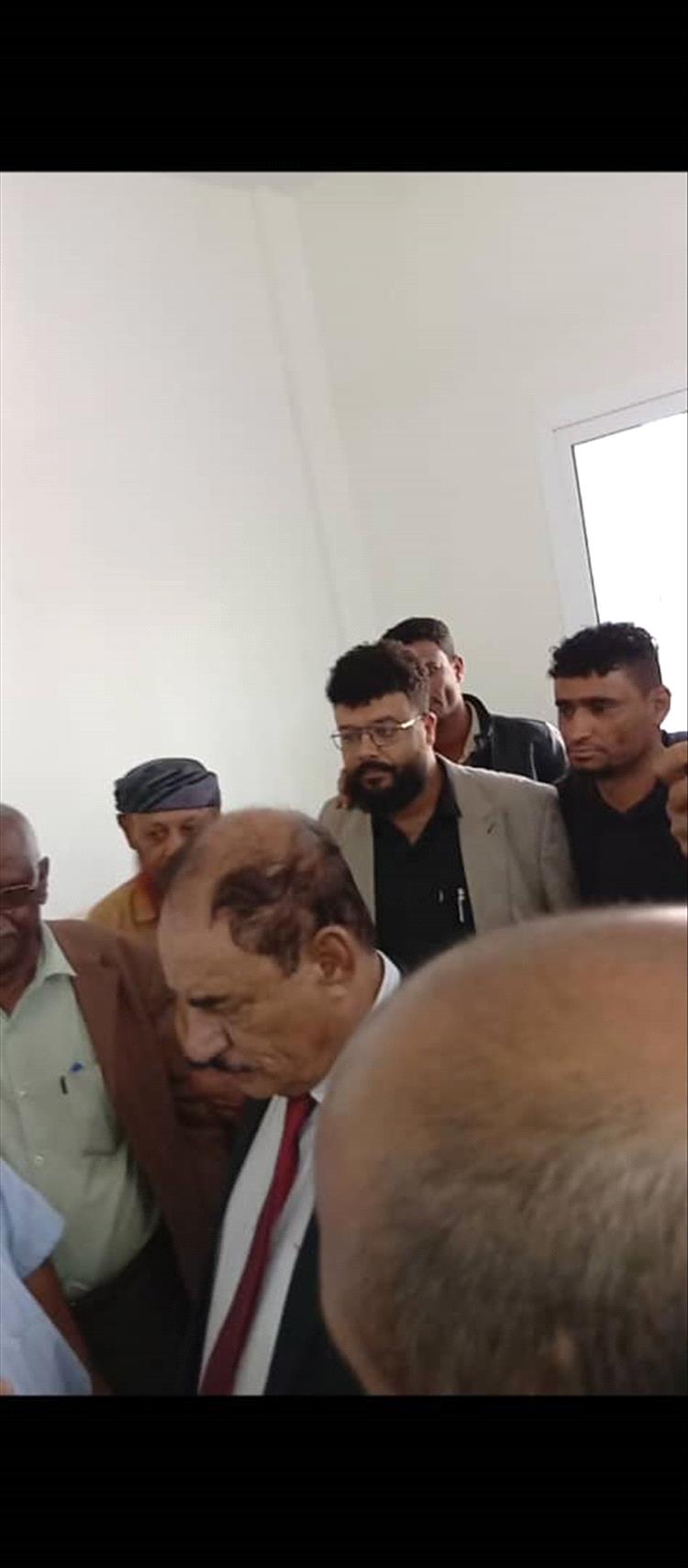 محافظ الضالع ووكيل المحافظة جمال مانع الشاعري يدشنان مشروع النحل