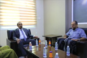 اخبار المناطق – محافظ حضرموت السيد مبخوت بن ماضي يناقش الأوضاع مع رئيس الغرفة التجارية