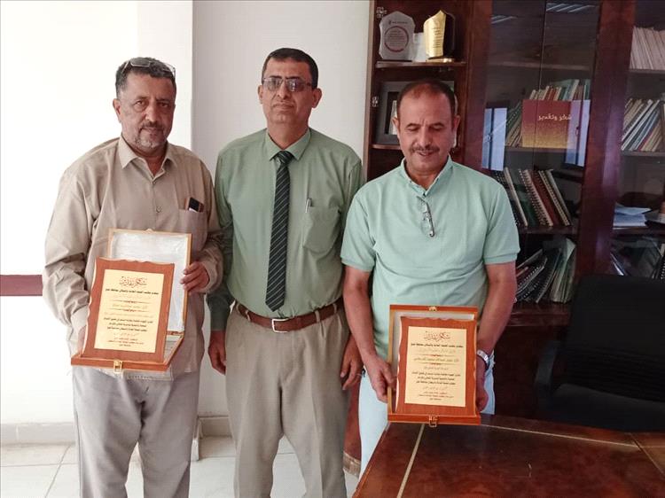 مدير مكتب الصحة العامة والسكان بلحج تكرم قيادة السلطة المحلية بمديرية المفلحي ومكتب الصحة بالمديرية نظير جهودهما