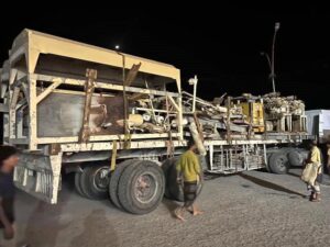 اخبار عدن – أنشطة مشبوهة ليلاً تكشف عن محاولة تهريب ممتلكات عامة من مصنع الثلج في فقم