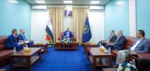 اخبار عدن – الأمين السنة للمجلس الانتقالي الجنوبي يناقش تعزيز جهود السلام مع وفد معهد الأبحاث