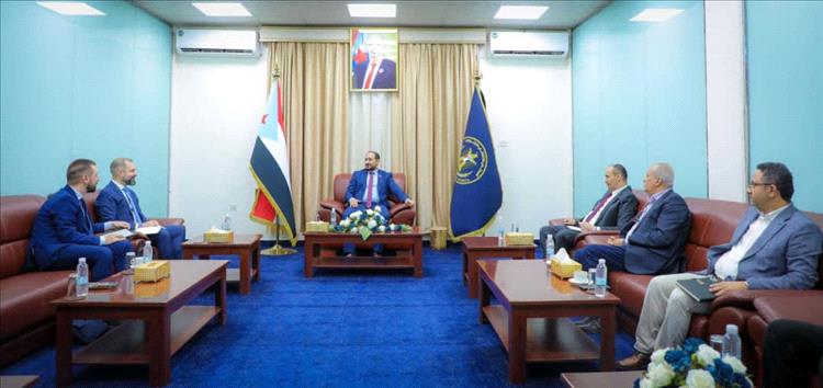 الأمين العام للمجلس الانتقالي الجنوبي يبحث تعزيز جهود السلام مع وفد المعهد الأوروبي