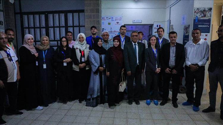 السفيرة الفرنسية تطلع على مشروع الوجبات الصحية المدرسية في عدن