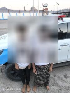 اخبار عدن – الشرطة تعتقل شابين بتهمة ابتزاز الإناث في منطقة البريقة