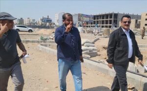 اخبار عدن – المسؤول التنفيذي في المنصورة يزور موقع مشروع حديقة التسعين للوقوف على تقدم العمل.