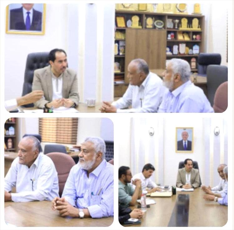 الوزير البكري يلتقي رئيس اللجنة المجتمعية الخاصة بـ تعشيب ملعب البيتي بجعار