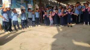 اخبار عدن – برنامج إذاعي صباحي لتلاميذ الصف الأول في مدرسة الجيل الأهلية بخورمكسر