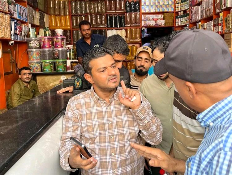 عقب تلقيه شكاوي من المواطنين.. وسام معاوية يواصل حملاته الرقابية ويضبط كبار التجار المخالفين