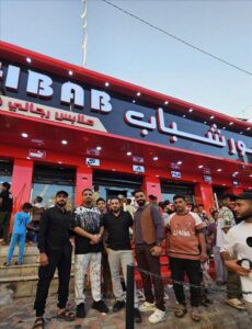 اخبار عدن – تدشين فرع جديد لمتجر فور شباب في منطقة جولة القاهرة بعدن مع تقديم هدية افتتاح تتمثل في كسوة للأيتام