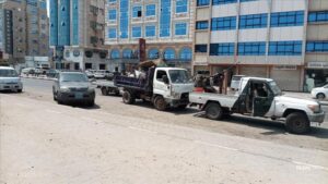 اخبار عدن – جهود ميدانية لإزالة المباني العشوائية والانتهاكات على كورنيش ساحل أبين في خورمكسر