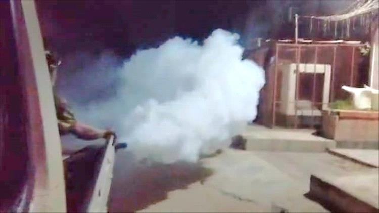 خور مكسر تواصل حملة الرش الضبابي في أحياء جمال وأبي ذر الغفاري