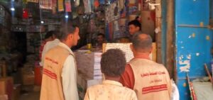 اخبار عدن – فرق الرقابة القضائية تراقب الأسواق وتحارب الغش في السلع الأساسية في الشيخ عثمان