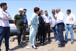 اخبار عدن – مدير مياه عدن والسفيرة الفرنسية يستعرضان مشاريع منظمة تراينجل في القطاع