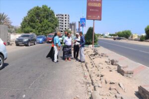 اخبار عدن – مسؤول خورمكسر يتفقد تقدم مشروع إصلاح جزء من أرصفة الجزيرة الوس.