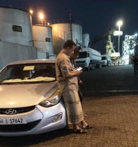 اخبار عدن – مسؤول كهرباء عدن يتوجه شخصيًا إلى أحور لتحرير شاحنات الوقود الموقوفة