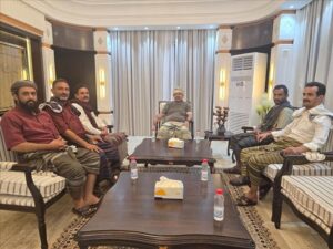 اخبار عدن – مسؤولون جنوبيون يجتمعون مع اللواء الزبيدي في قصر معاشيق بعدن