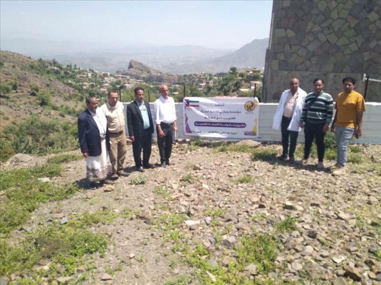 تعز.. مدير عام جبل حبشي يُسلم موقع تنفيذ مشروع وحدة المبهاء الصحية لمقاول التنفيذ