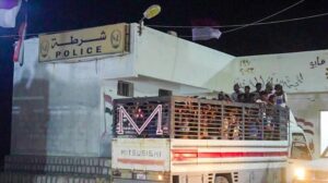 اخبار وردت الآن – شرطة المهرة تكشف شبكات تهريب المهاجرين غير الشرعيين وتعيد أكثر من 406 مهاجرين إلى بلادهم