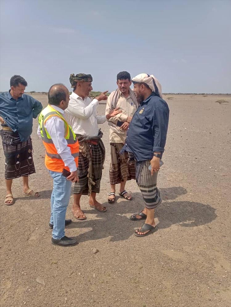 مدير عام المضاربه و راس العاره يزور موقع مشروع الطاقة الشمسية في المضاربة والعارة بلحج