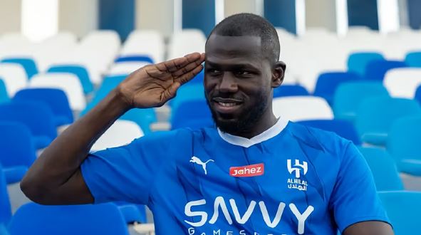 تعرف على نجم الهلال الاجنبي الذي تحول الى ملك العقارات في الرياض